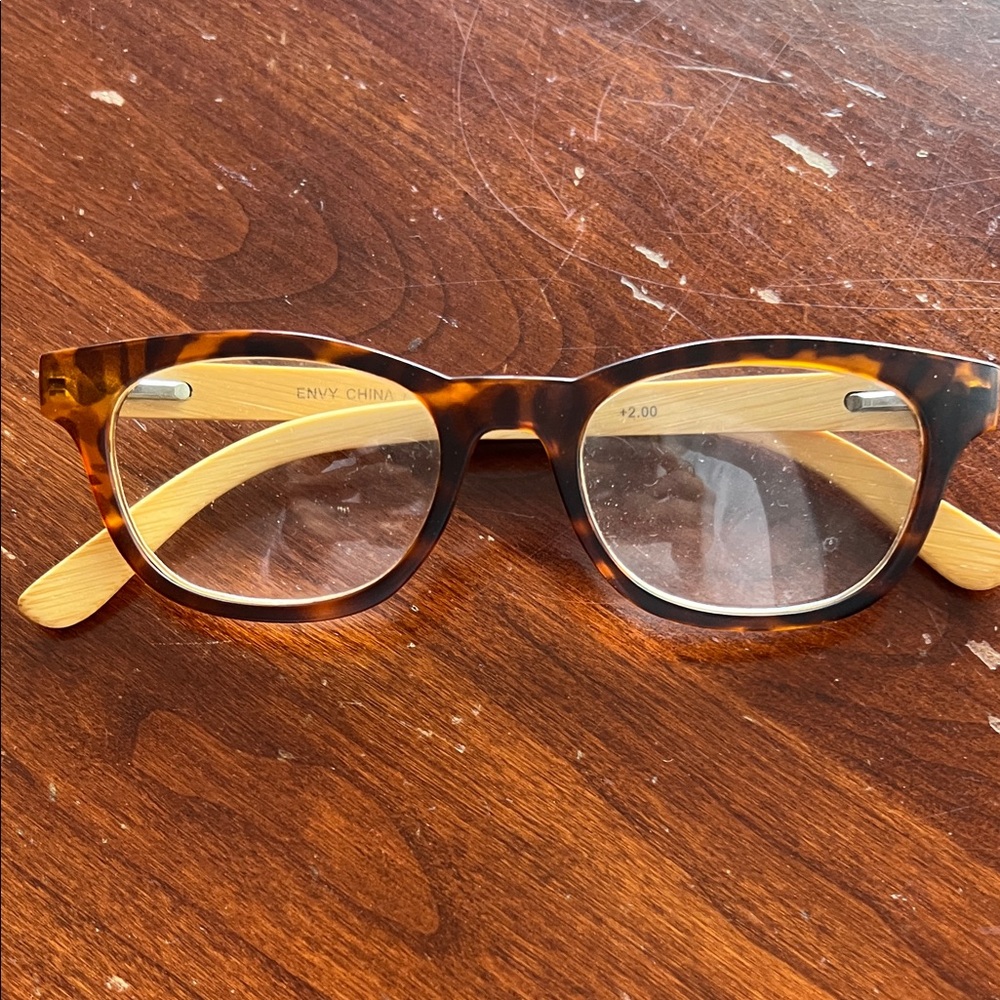 Stylish Reading Glasses Set - Picture 4 of 6